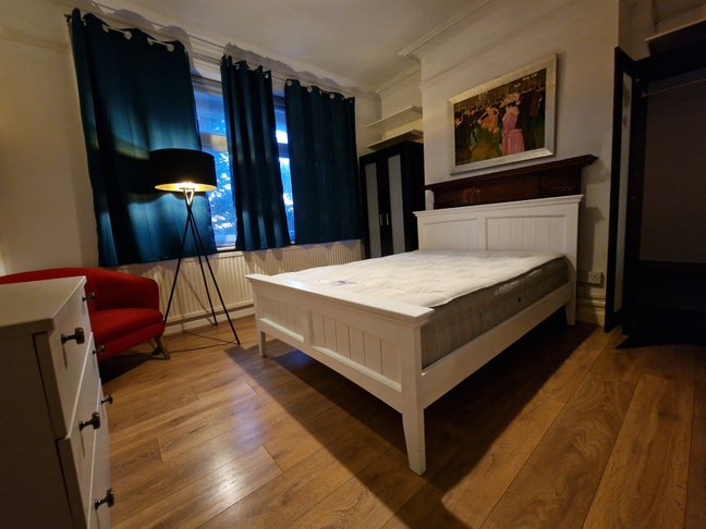 Double room, just 20 min train to London Bridge/Vi Main Photo