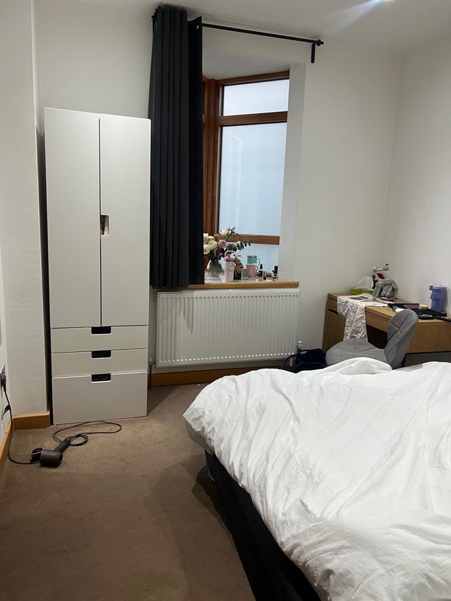 Find some one live in the flat  Main Photo