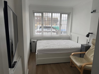 En-suite double room with kitchenette & cloakroom Main Photo