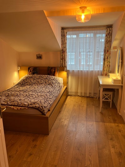 Master bedroom with en-suite in a four-bed house Main Photo