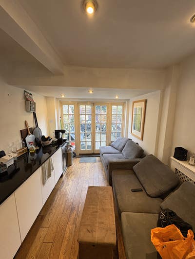 Top Floor Super King Bedroom - Earlsfield   Main Photo