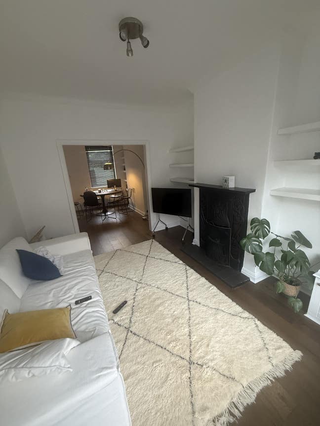 Unfurnished room in hale  Main Photo