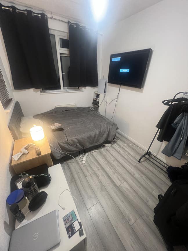 Bright Furnished Double Room  Main Photo