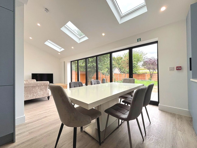 Brand New 6 Bed 6 Bath House on Sutherland Grove Main Photo