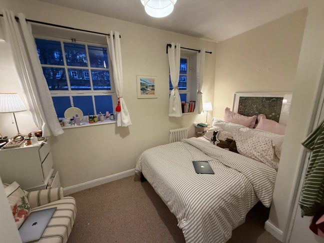 Looking for a Flatmate :)) Main Photo