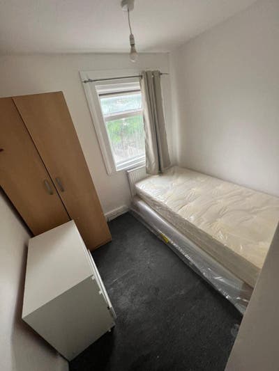 Room PW-2496 Main Photo