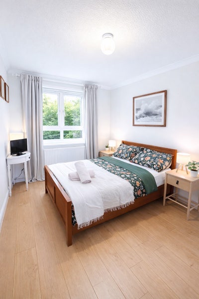 Large room for rent close to high street Main Photo