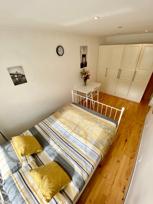 Spacious room in Westferry Main Photo