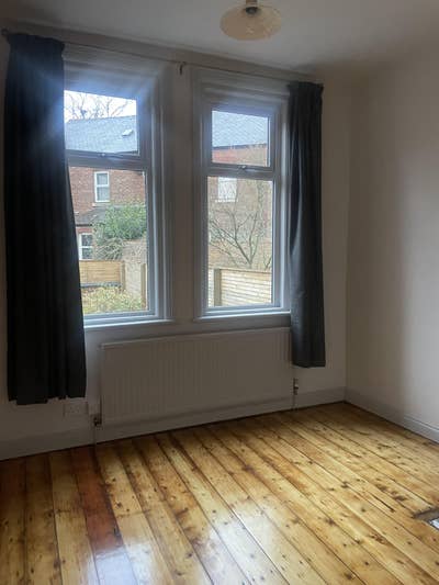 Lovely furnised room with Garden- Mon- Fri let Main Photo