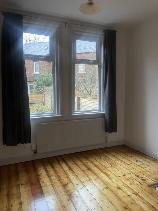 Lovely furnised room with Garden- Mon- Fri let Main Photo