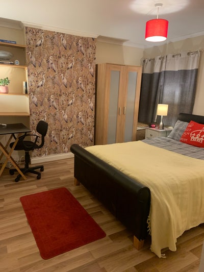 Double room in Farnborough  Main Photo