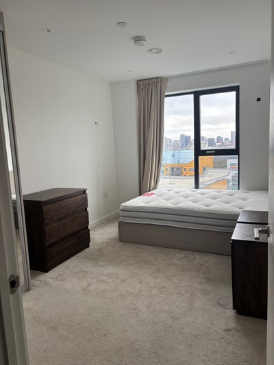 Available now: 2 Bed 2 Bath Flat in Bromley-By-Bow Main Photo