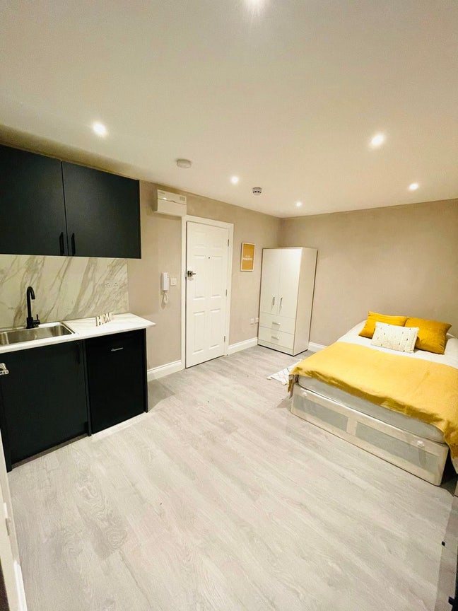 ✨🏡 Self- Contained Studio  to Let - Canning Town  Main Photo