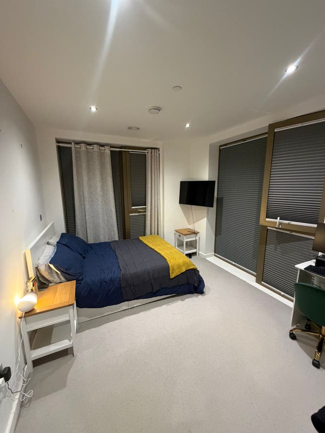 Big Double Room in Modern Flat - With Own Bathroom Main Photo
