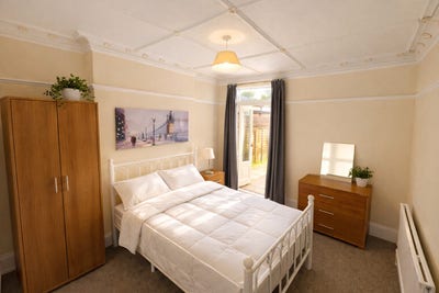 One Large Double Room - Near All Major Transport! Main Photo