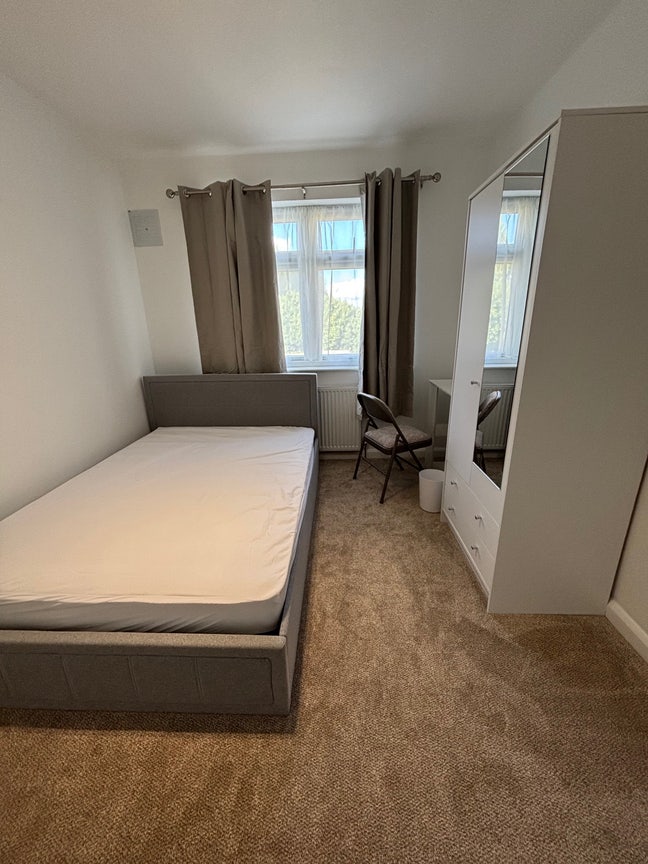 1 Double Room available (Bills Included) Main Photo