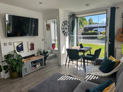 Spacious Double Room with Private Ensuite in LS16 Main Photo