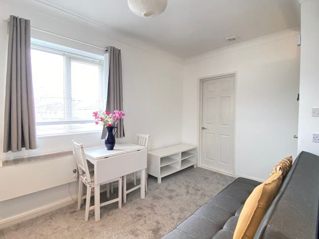 Flat Near Gillingham Station Main Photo