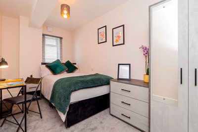 Price Drop!! Double Room, Near Outlet Centre ☄️ Main Photo