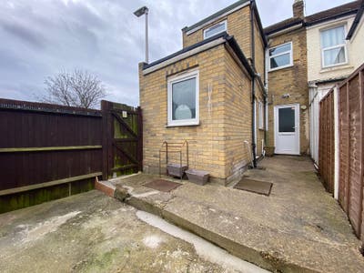 Flat Near Gillingham Station Main Photo