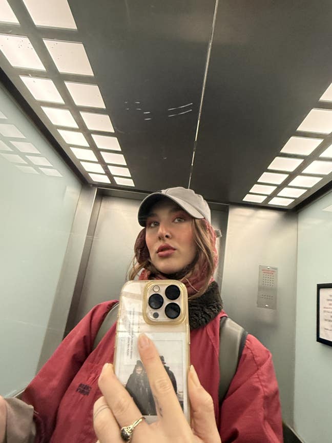 29, artist, easy housemate  Main Photo