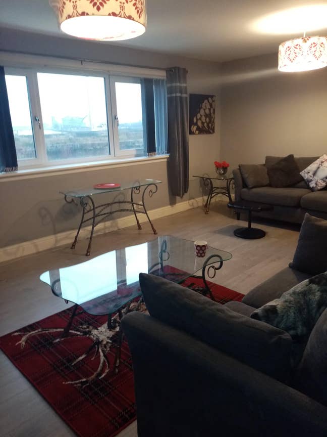 Superior sunny 3 bedroom furnished flat  in Govan Main Photo