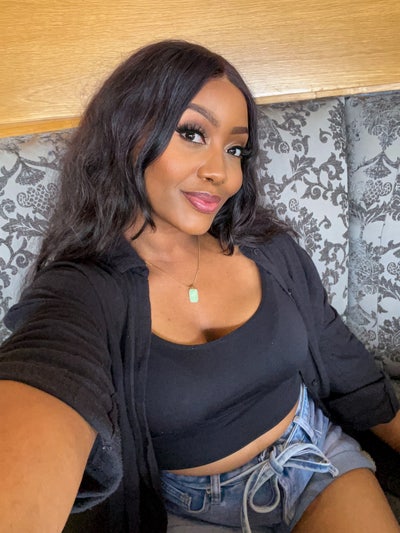 Professional female seeking a flat share Main Photo