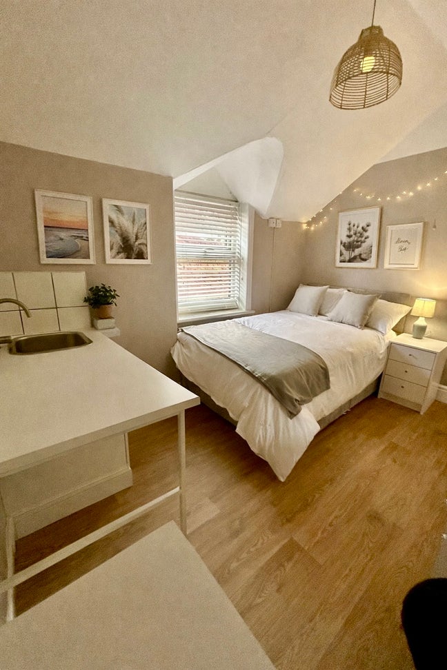 NEWLY refurbished double rooms! Main Photo