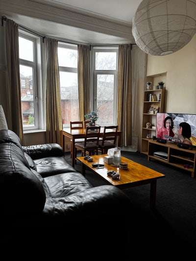 Spacious Double Room 7 mins from Central  Main Photo