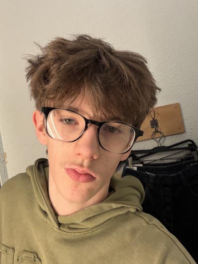 Professional Male seeks a single or double room Main Photo