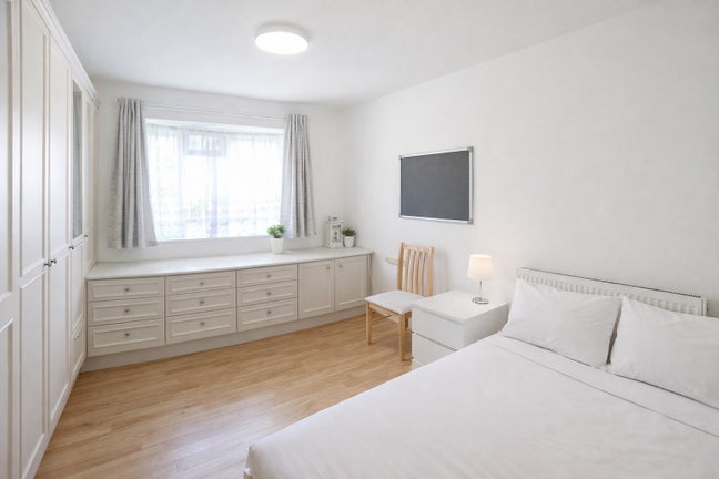 Lovely double room in a share flat Main Photo