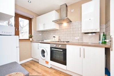 Gorgeous Double Bedroom in a 2 bed flat in Bow E3 Main Photo