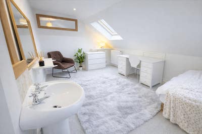 Spacious Double Rooms in a Clean, Quiet House Main Photo