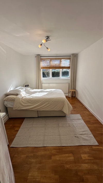 Bright double room with large storage  Main Photo