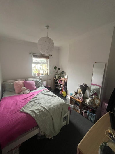 Lovely and cozy room in a friendly home Main Photo