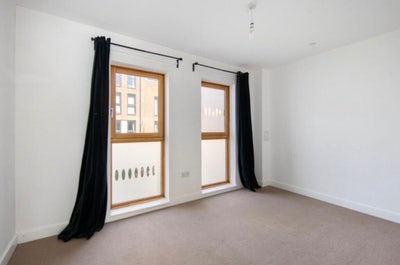 Lovely Quiet Bright Room in friendly shared house Main Photo