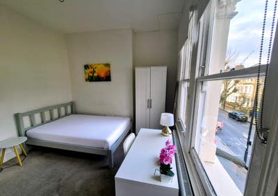 Double Room | 5 mins Queens Pk Tube | Bills inc Main Photo