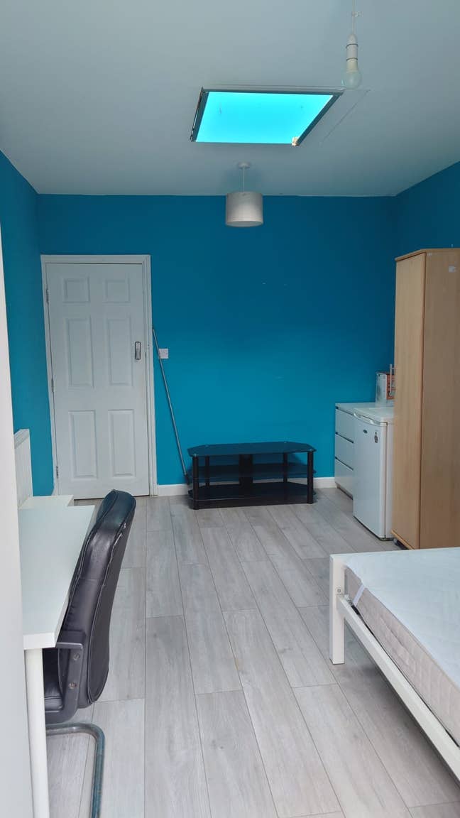 Large Double Room Near Liverpool St.\/ Shoreditch  Main Photo