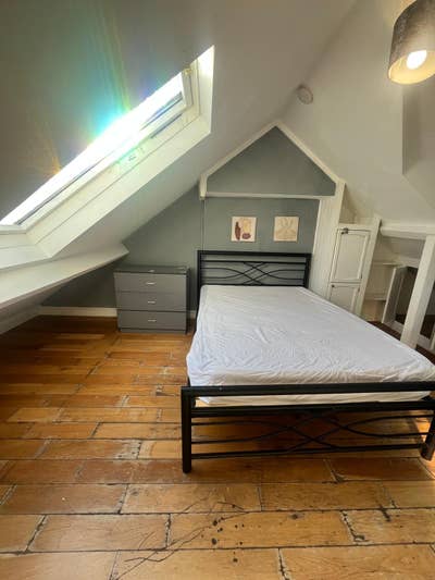 Spacious 3 double bedrooms house available Main Photo