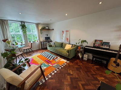 Double room in 2bed flat overlooking Victoria park Main Photo