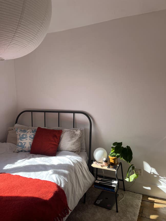 Bright double garden facing room in Homerton house Main Photo