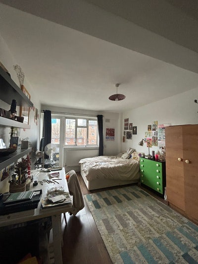 Large Room Available with Balcony in friendly flat Main Photo