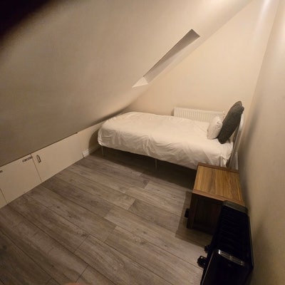 Double and single room in female household  Main Photo