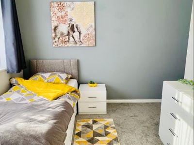 All bills included - close to Stansted Airport  Main Photo