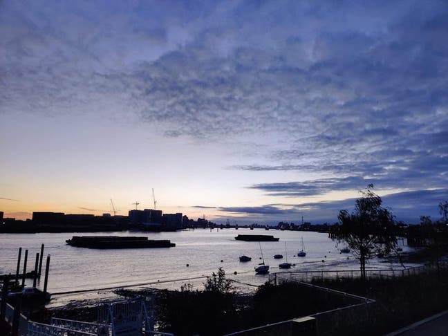 🌅 Beautiful En-Suite River Views |Private Balcony Main Photo