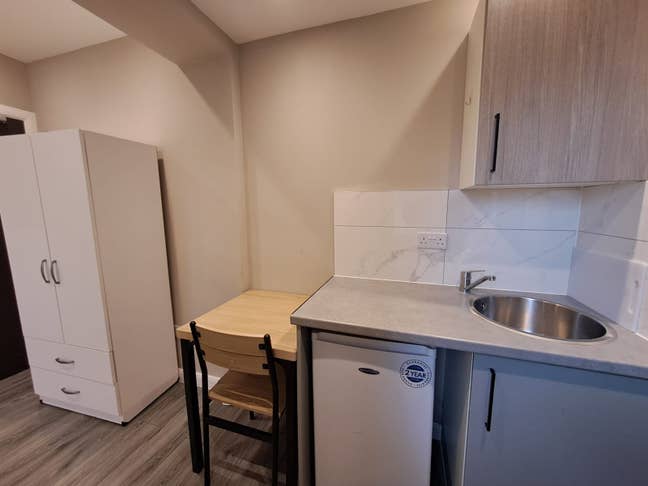 Studio Room Available - Oatlands Drive, Slough SL1 Main Photo