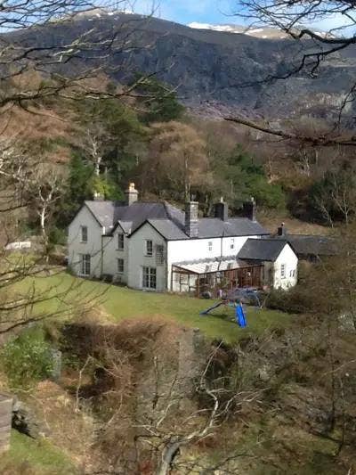 Large room for rent in listed building Main Photo