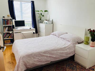 Large dbl bedroom, own bath, in W9 (short-term) Main Photo