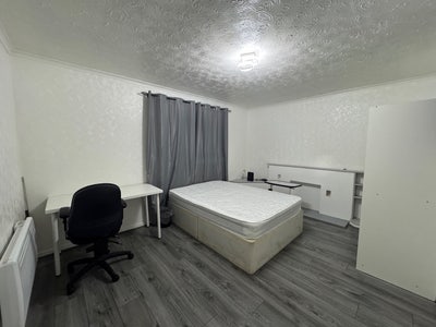 Large double bed room close to Aston university Main Photo