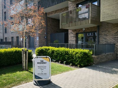 Extra large two Bedroom Flat + two balconies  Main Photo